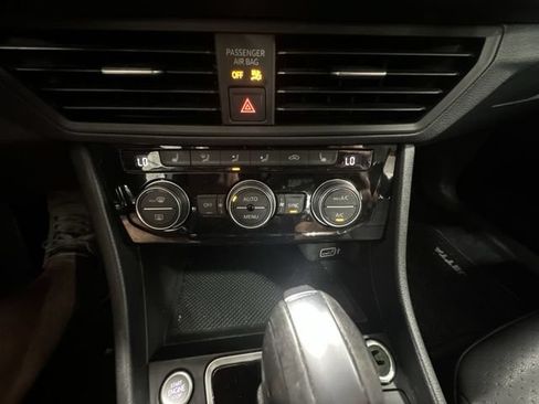 Used 2019 Volkswagen Jetta SE FWD image 21