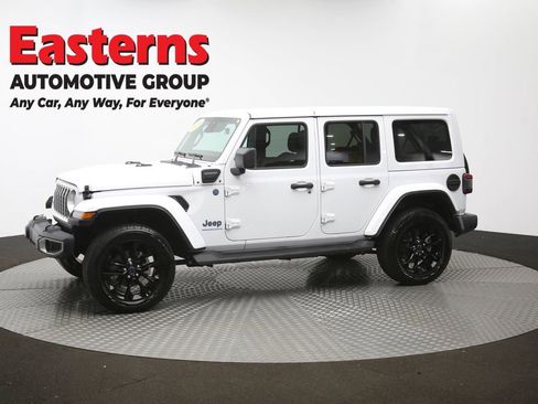 Used 2025 Jeep Wrangler Unlimited Sahara AWD/4WD image 58