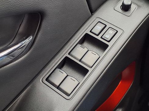 Certified 2025 Nissan Frontier PRO-4X image 9