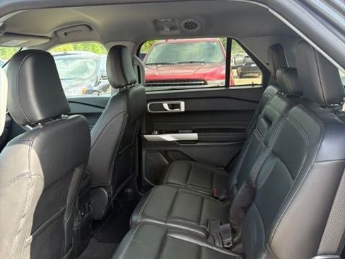 Used 2023 Ford Explorer XLT w/ Equipment Group 202A AWD/4WD image 8