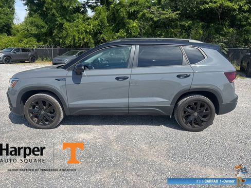 Used 2024 Volkswagen Taos SE FWD image 2