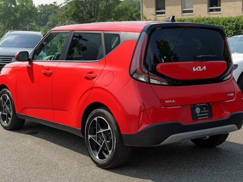 Used 2023 Kia Soul EX FWD image 5
