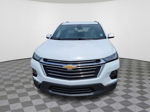Used 2022 Chevrolet Traverse LT FWD image 3