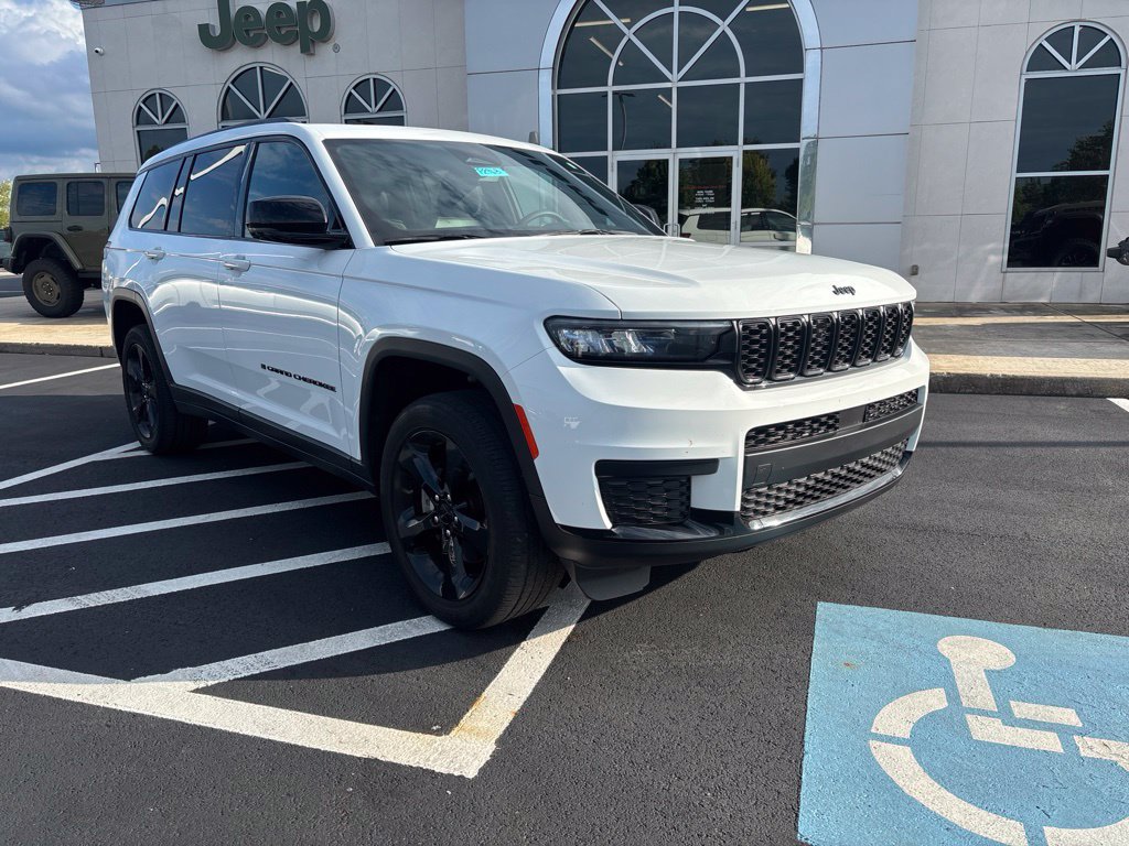 Used 2024 Jeep Grand Cherokee L Altitude AWD/4WD image 3