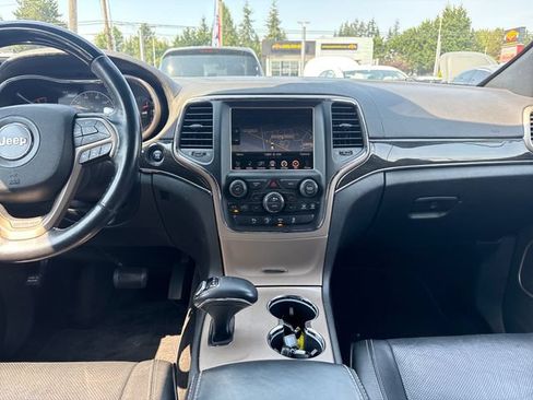 Used 2015 Jeep Grand Cherokee Overland w/ Advanced Technology Group AWD/4WD image 25