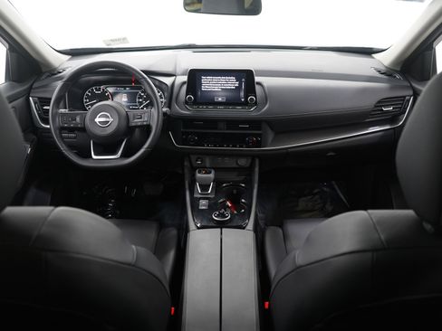 Used 2024 Nissan Rogue SV w/ SV Premium Package image 12