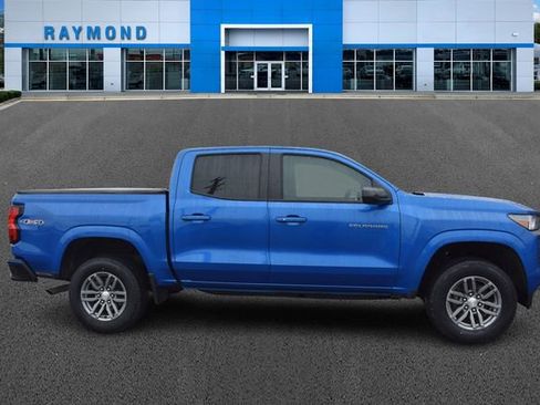 Used 2023 Chevrolet Colorado LT w/ LT Convenience Package II AWD/4WD image 2