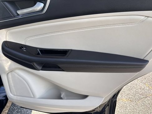 Used 2019 Ford Edge Titanium w/ Equipment Group 301A AWD/4WD image 16