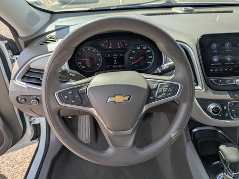 Used 2022 Chevrolet Malibu LT FWD image 13