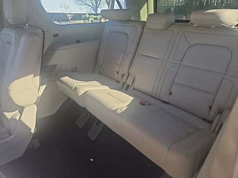 Used 2020 Lincoln Navigator L Reserve w/ Luxury Package image 11