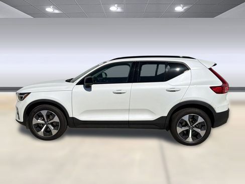 Used 2023 Volvo XC40 B5 Plus w/ Protection Package Premier image 2