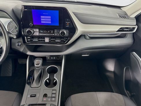 Used 2023 Toyota Highlander LE image 24