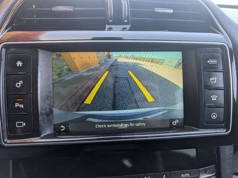 Used 2017 Jaguar F-PACE Prestige image 18