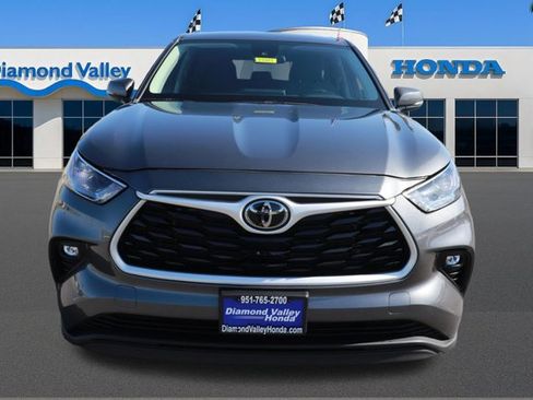 Used 2024 Toyota Highlander LE image 2