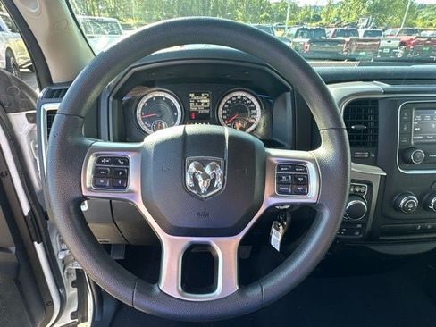 Used 2024 RAM 1500 Classic SLT AWD/4WD image 8