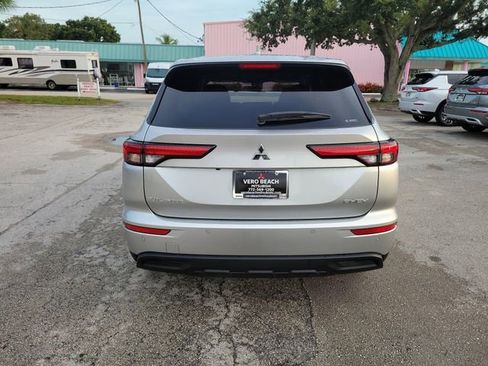 Used 2025 Mitsubishi Outlander ES image 5