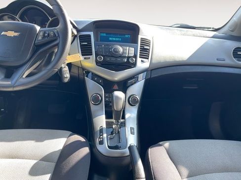Used 2014 Chevrolet Cruze LS FWD image 11