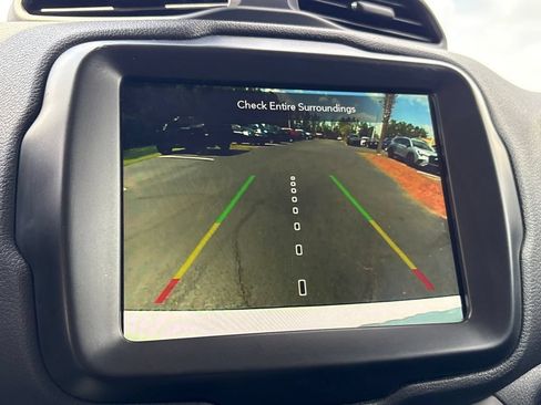 Used 2023 Jeep Renegade Latitude AWD/4WD image 16