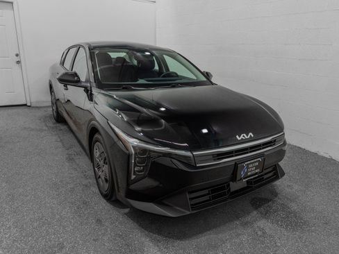 Used 2025 Kia K4 LX image 2