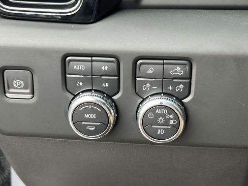 Used 2024 GMC Sierra 1500 AT4 w/ AT4 Premium Package AWD/4WD image 19