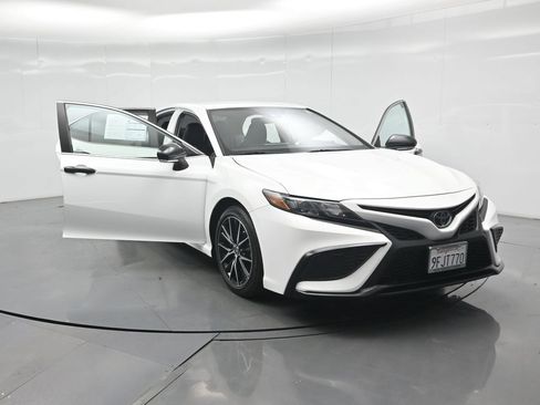 Used 2023 Toyota Camry SE FWD image 30