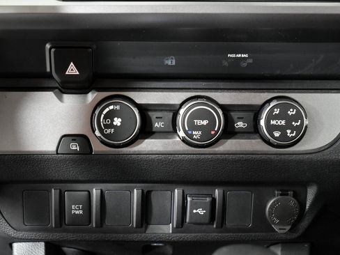 Certified 2022 Toyota Tacoma SR image 34