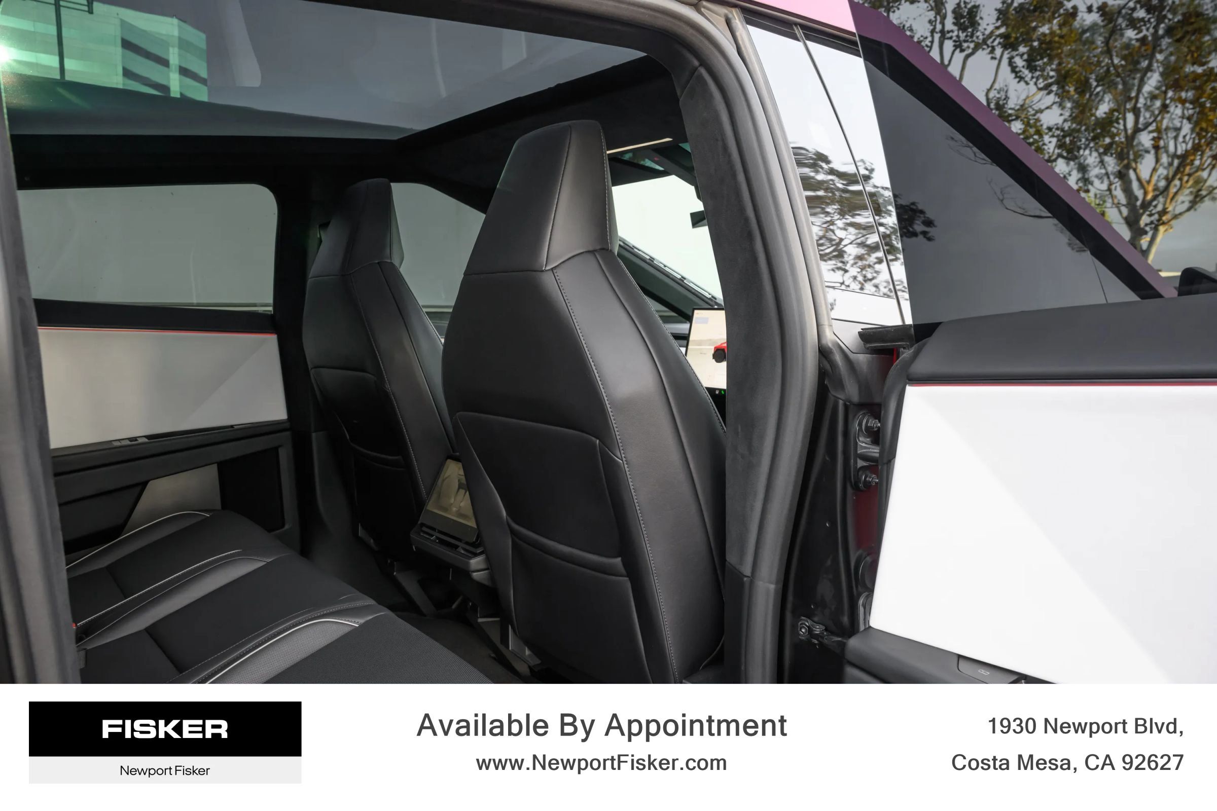 Used 2024 Tesla Cybertruck AWD Crew Cab image 25