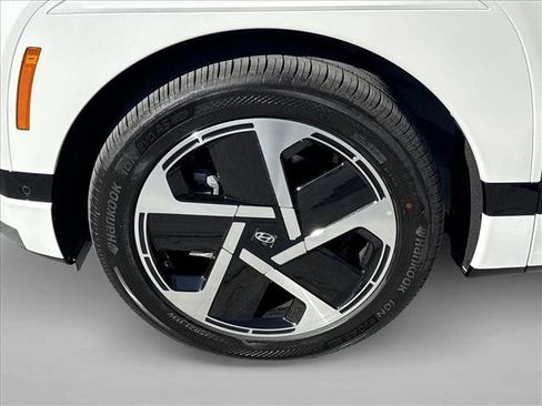 New 2026 Hyundai Ioniq 9 Calligraphy image 10