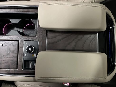 Used 2024 Lincoln Navigator Reserve image 23