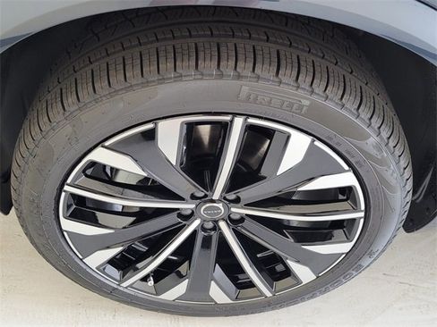 New 2026 Volvo XC90 B6 Plus w/ Protection Package Premier image 17