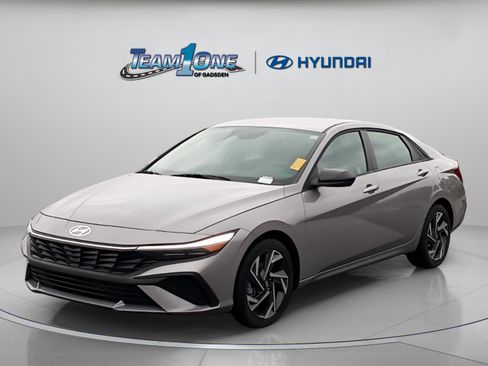 Certified 2025 Hyundai Elantra Sport image 4