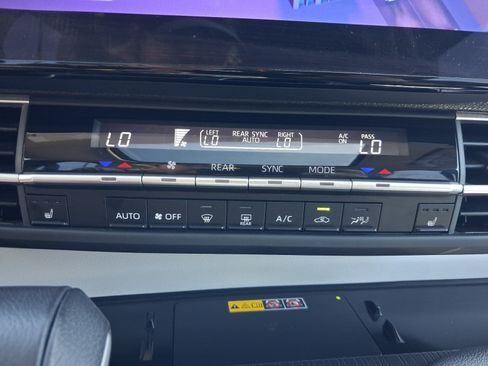 Certified 2025 Toyota Sienna XLE FWD image 22
