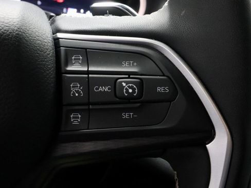 Used 2024 Jeep Grand Cherokee Altitude image 29