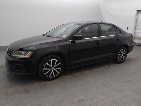 Used 2018 Volkswagen Jetta SE FWD image 2