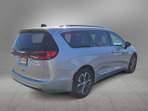 New 2026 Chrysler Pacifica Pinnacle image 8