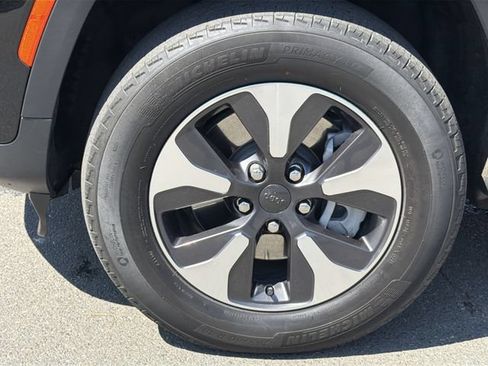 Used 2023 Jeep Grand Cherokee 4WD 4xe image 17