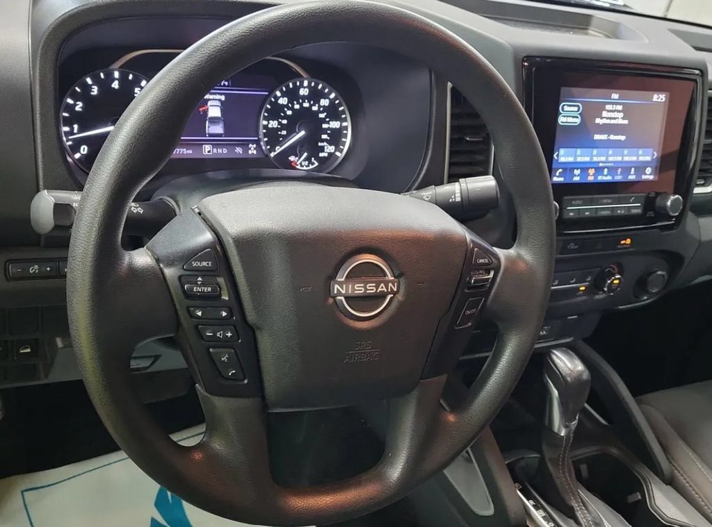 Used 2023 Nissan Frontier SV AWD/4WD image 4