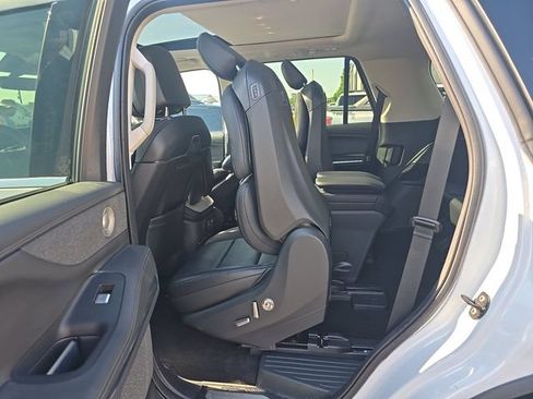 Used 2025 Lincoln Navigator Reserve AWD/4WD image 10