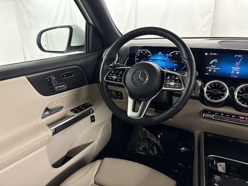Certified 2023 Mercedes-Benz EQB 300 4MATIC image 29