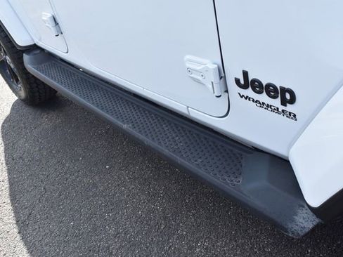 Used 2022 Jeep Wrangler Unlimited Sahara image 12