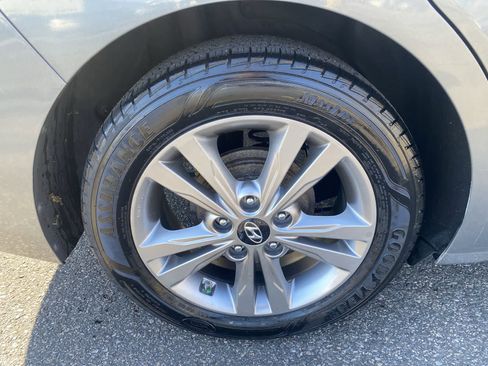 Used 2017 Hyundai Elantra SE w/ SE A/T Tech Package 03 image 15