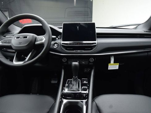 New 2026 Jeep Compass Latitude image 32