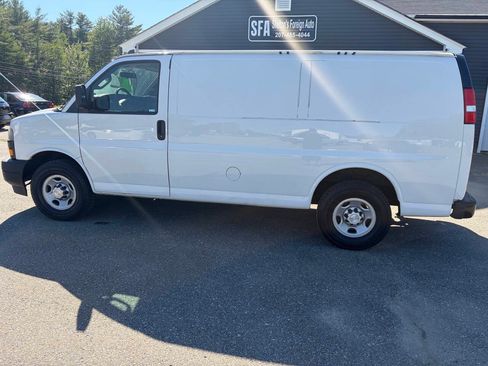 Used 2018 Chevrolet Express 2500 w/ Driver Convenience Package RWD image 2