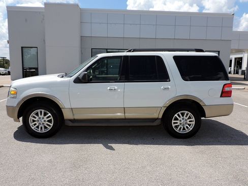 Used 2014 Ford Expedition XLT w/ Equipment Group 201A RWD image 8