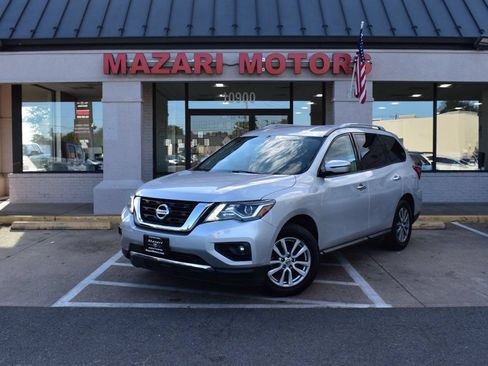 Used 2018 Nissan Pathfinder SV AWD/4WD image 2
