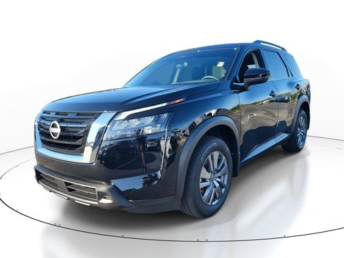 Used 2025 Nissan Pathfinder SV w/ SV Premium Package image 3