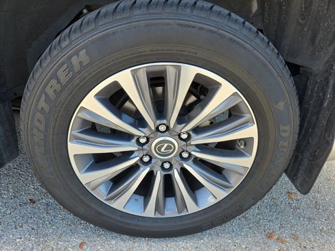 Used 2023 Lexus GX 460 Luxury w/ Accessory Package image 5