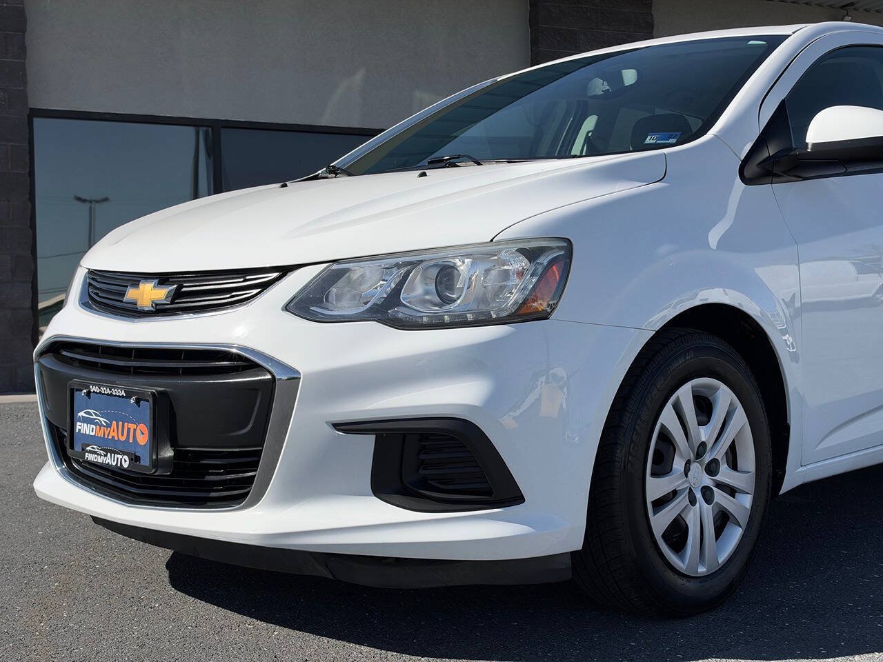Used 2018 Chevrolet Sonic LT FWD image 35