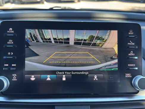 Used 2018 Honda Accord Touring image 12