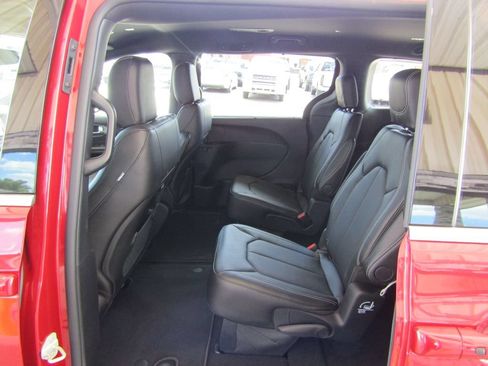 New 2027 Chrysler Pacifica Select AWD/4WD image 33